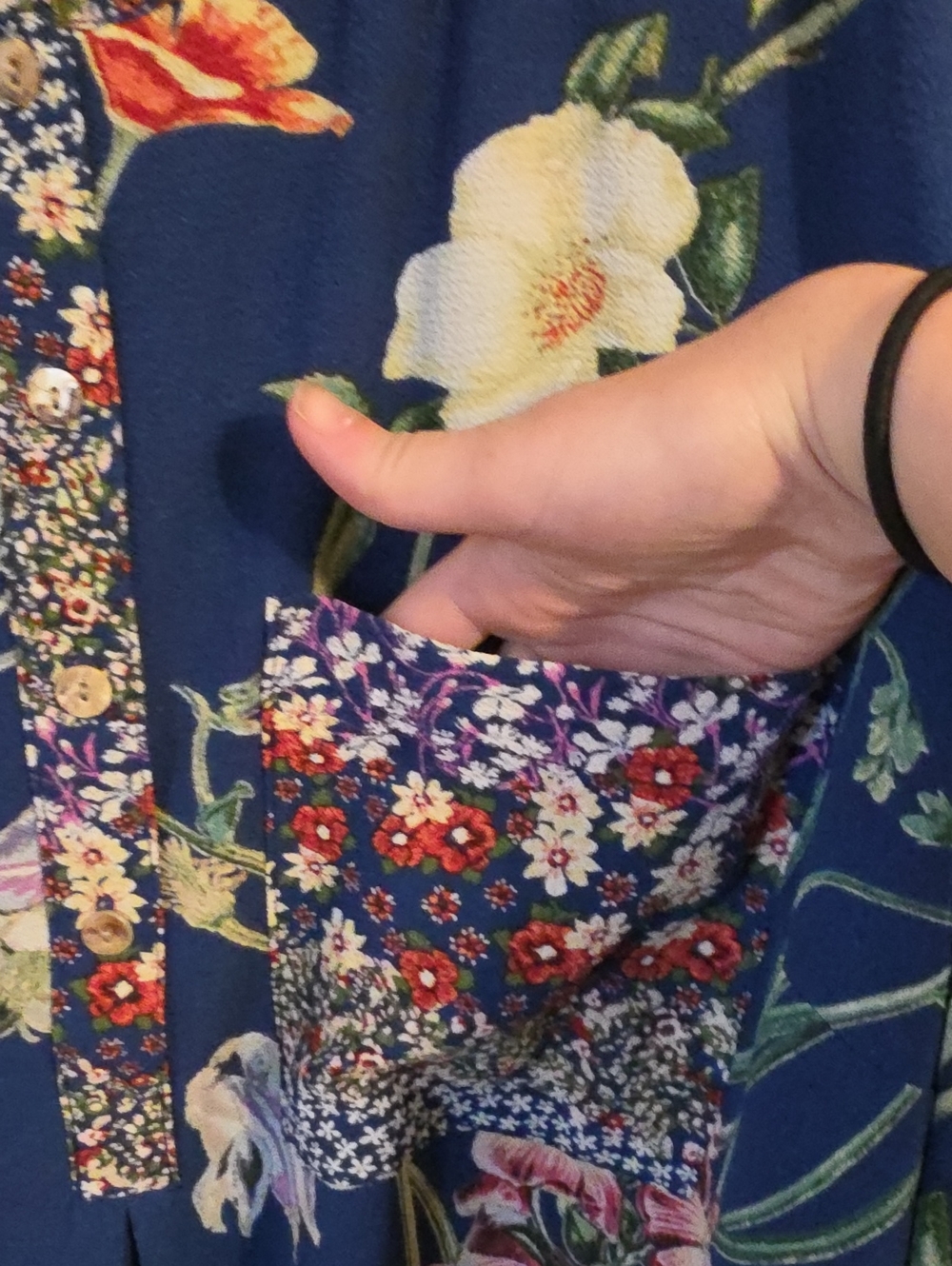 Fig and Flower Navy Floral V-Neck Tunic - Picture 6 of 8